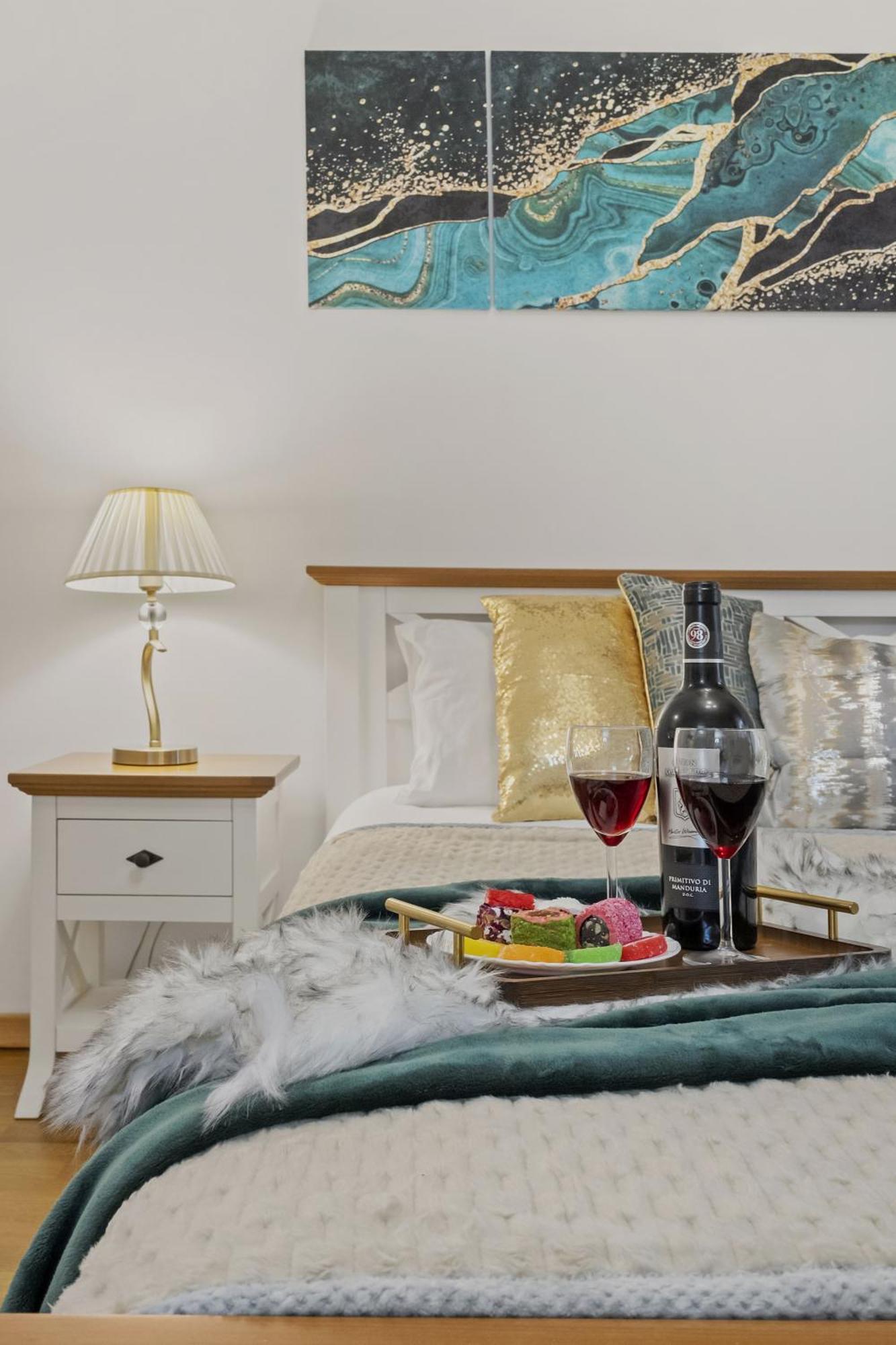 Sweet Luxury Three Rooms Apartment City Center Universitate Бухарест Экстерьер фото