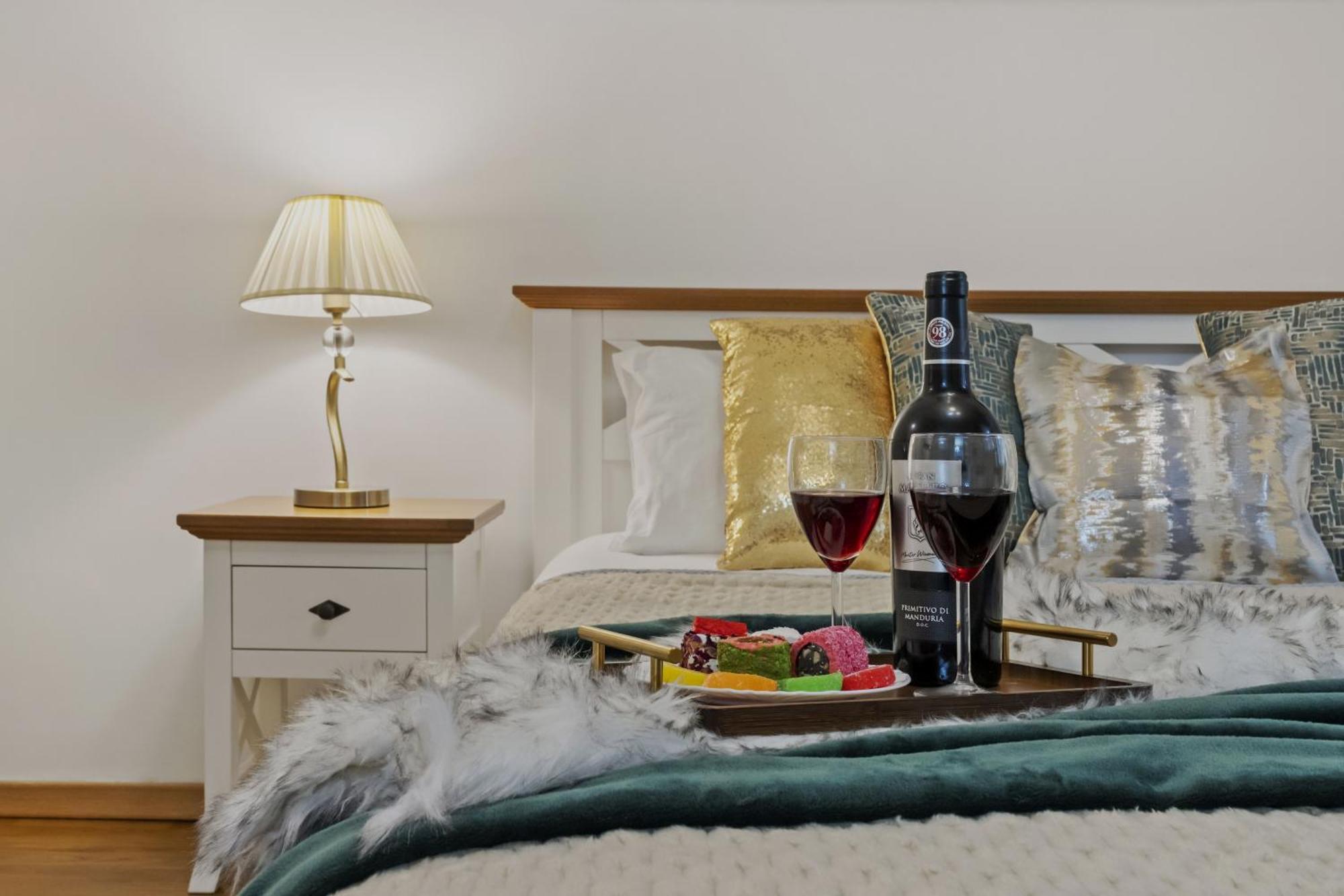 Sweet Luxury Three Rooms Apartment City Center Universitate Бухарест Экстерьер фото