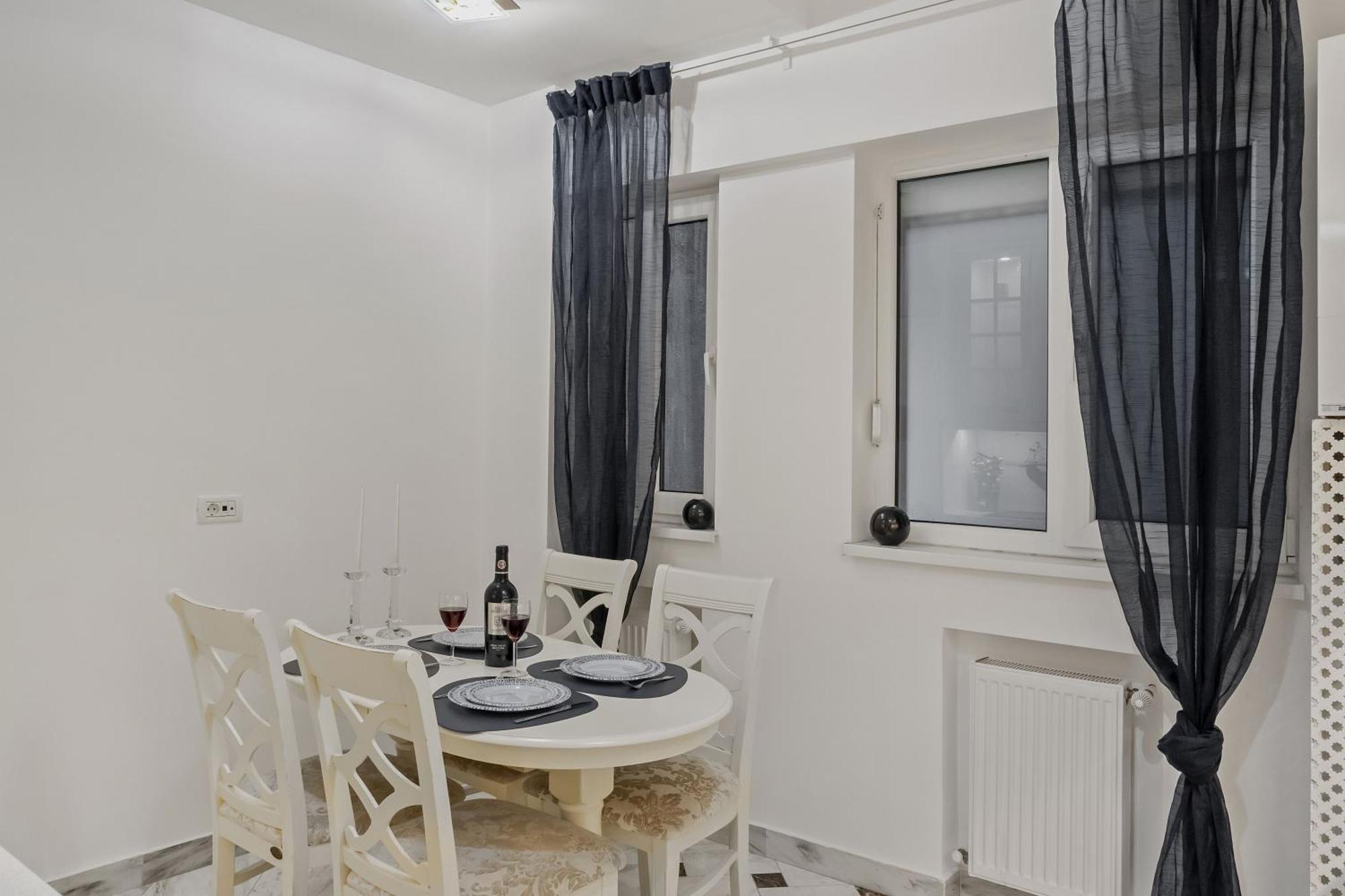 Sweet Luxury Three Rooms Apartment City Center Universitate Бухарест Экстерьер фото