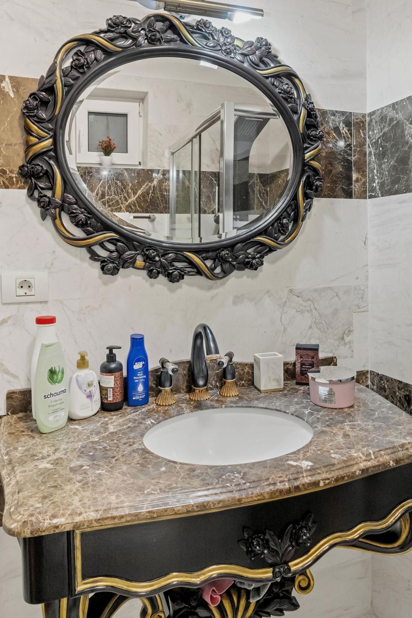 Sweet Luxury Three Rooms Apartment City Center Universitate Бухарест Экстерьер фото