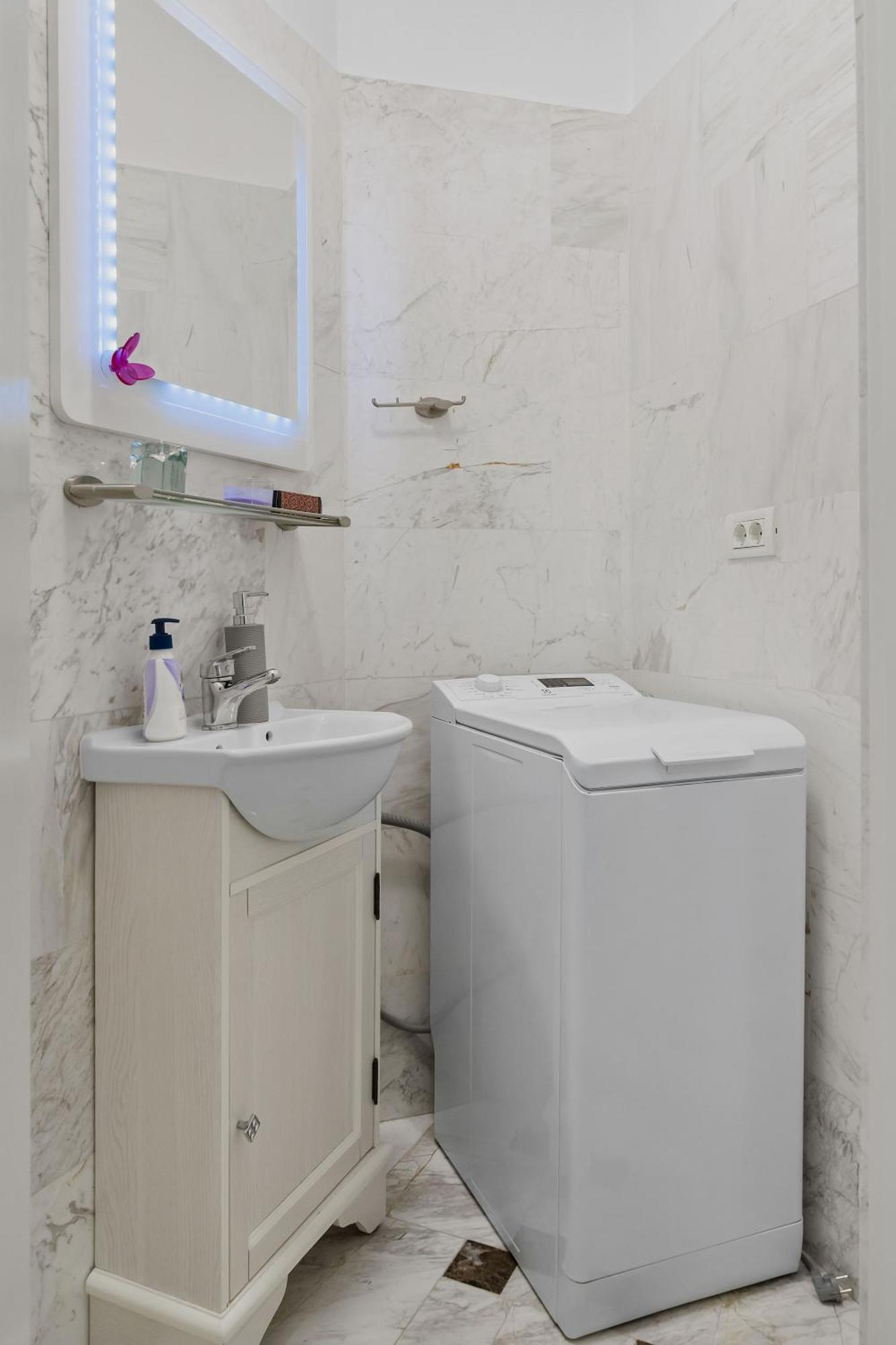 Sweet Luxury Three Rooms Apartment City Center Universitate Бухарест Экстерьер фото